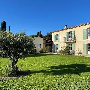 2* Couette-café D'hôtes La Bastide Des Eucalyptus